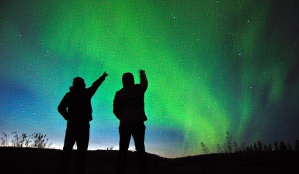 pareja excursion aurora boreal reikiavik
