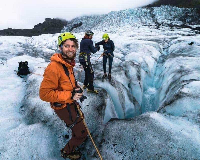 Excursionistas en el glaciar Skaftafell