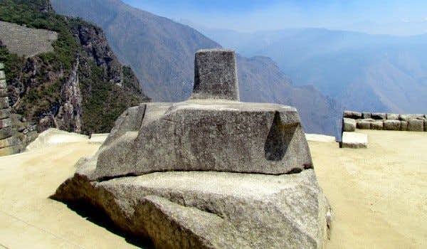 intiwatana antigua roca utilizada como reloj de sol en los tiempos incas