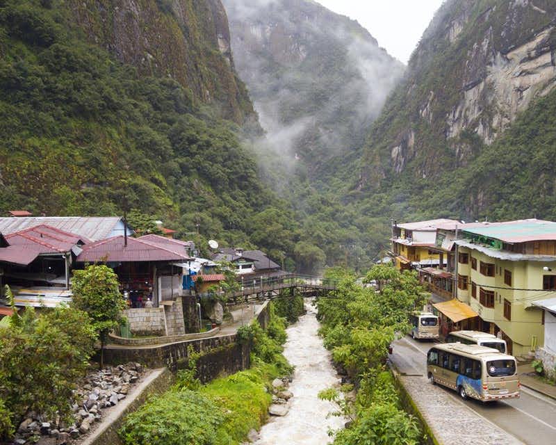 Estación de autobuses de Aguas Calientes llegada al Machu Picchu