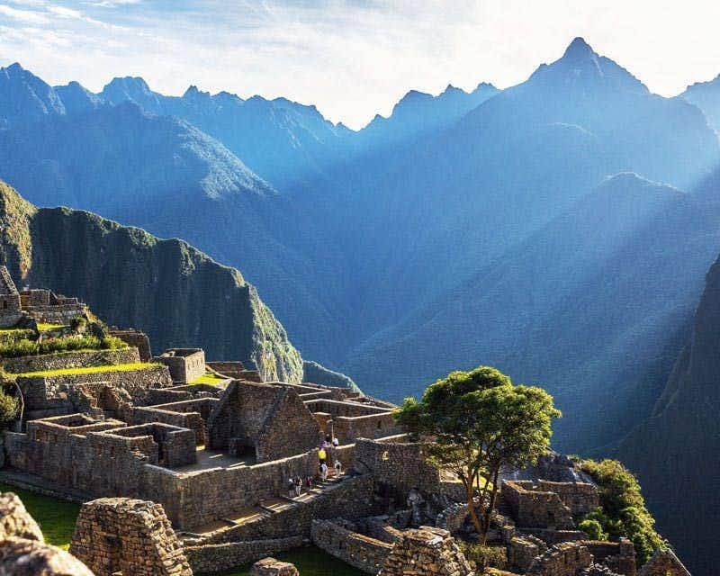 Vistas de Machu Picchu y Huayna Picchu en el valle sagrado