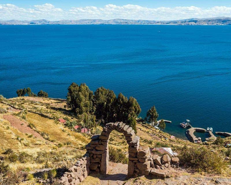 Puerto Isla Taquile en el Lago Titicaca