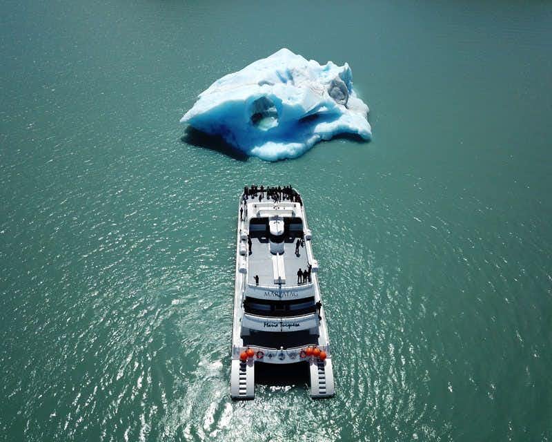 bateau devant le glacier upsala