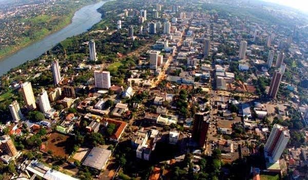 vue aerienne de la ville de puerto iguazu