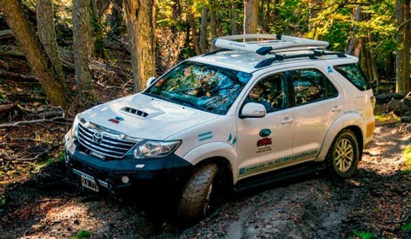 Travel in a 4x4 to the most incredible places of Tierra del Fuego