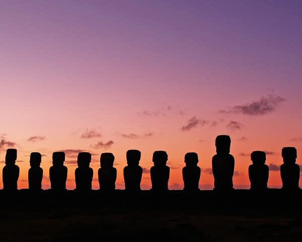 moai ile de paques coucher de soleil