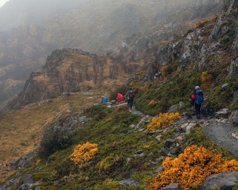 personnes en trekking en patagonie torres del paine