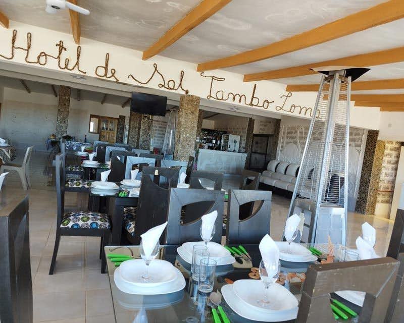 Tables de salle à manger de l'hôtel Tambo Loma