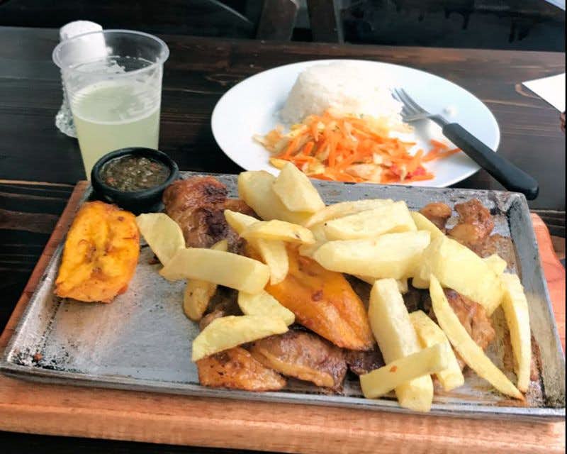 santa marta repas lors du trek a ciudad perdida