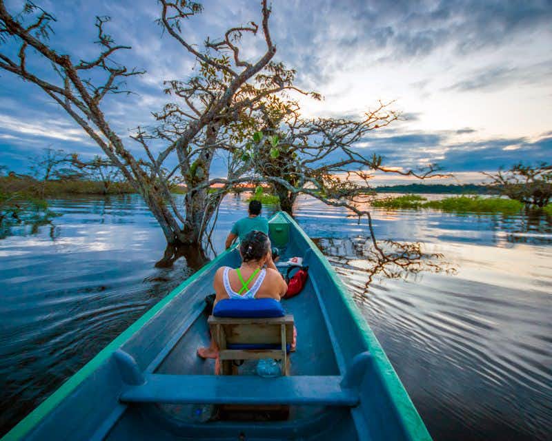 promenade en bateau sur la rivière a la reserva de cuyabeno