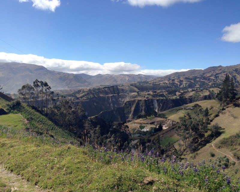 paysage de montagne boucle de quilotoa equateur