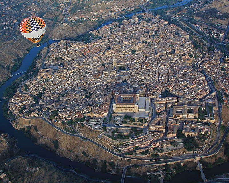 vue aérienne de Tolède depuis la montgolfière