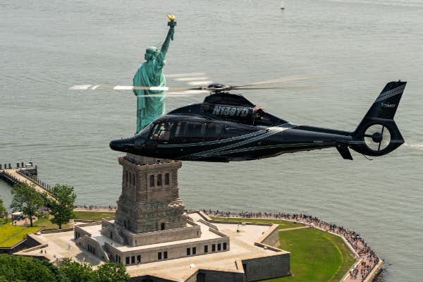 hélicoptère new york statue de la liberté