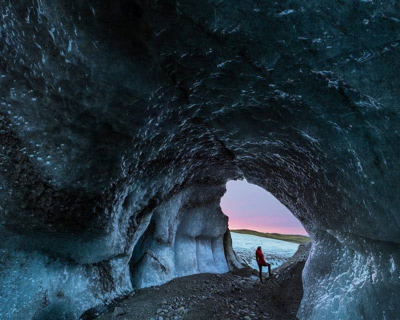 Entrée de la grotte de glace bleue
