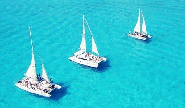 plusieurs catamarans vers isla mujeres
