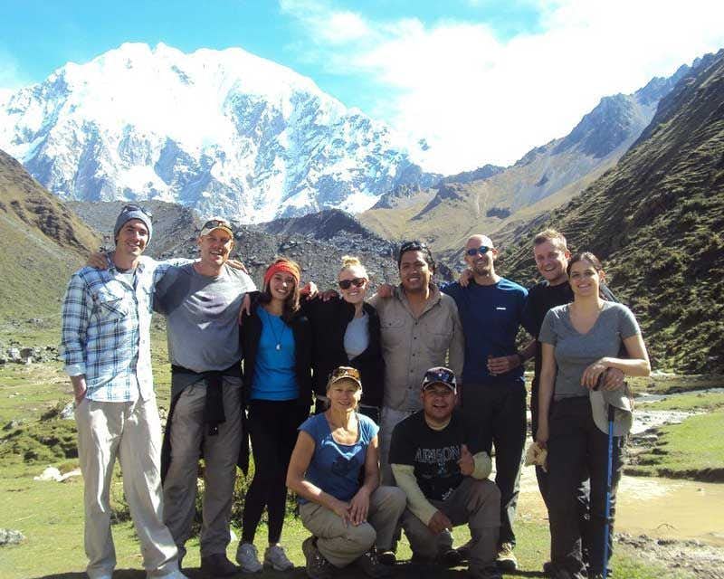 groupe de trekkeurs à soraypampa pendant le trek de salkantay sky lodge