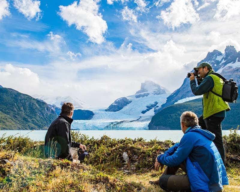 viaggiatori che ammirano il ghiacciaio Spegazzini