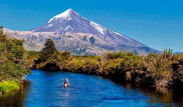pesca a mosca nel lago limay in patagonia
