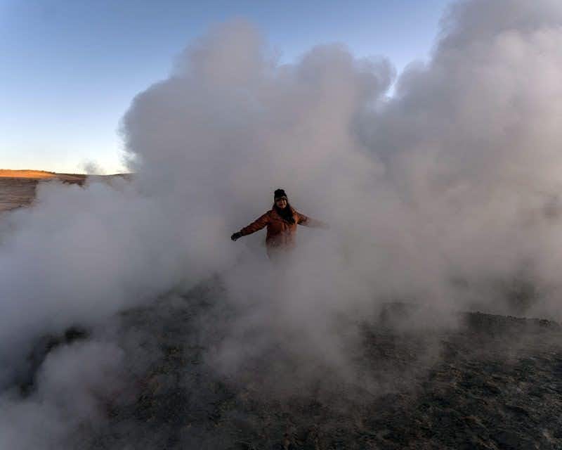 nel mezzo di un geyser nelle saline di Uyuni