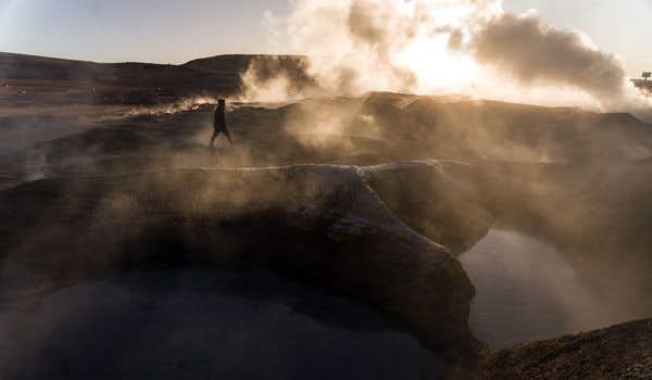 I geyser del Sol de Manaña nella piana di sale di Uyuni