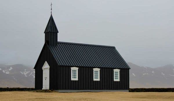 chiesa nera búdakirkja islandese