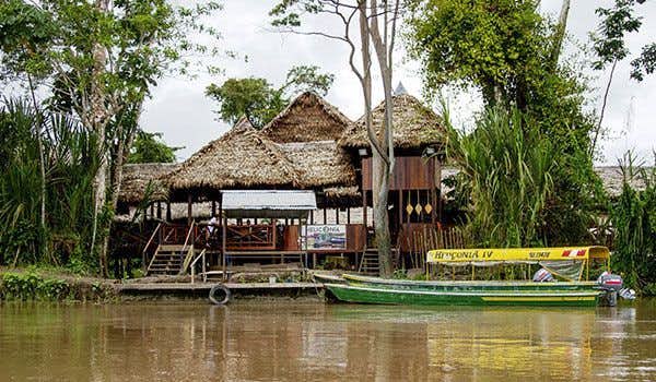 4 giorni in Amazzonia con il massimo comfort dormendo in un Premium Lodge con piscina sulle rive del fiume