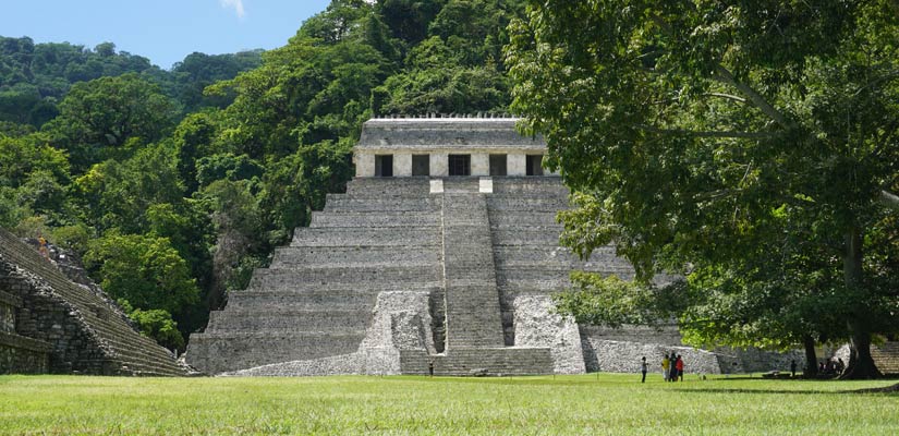 mayan pyramid in palenque mexico