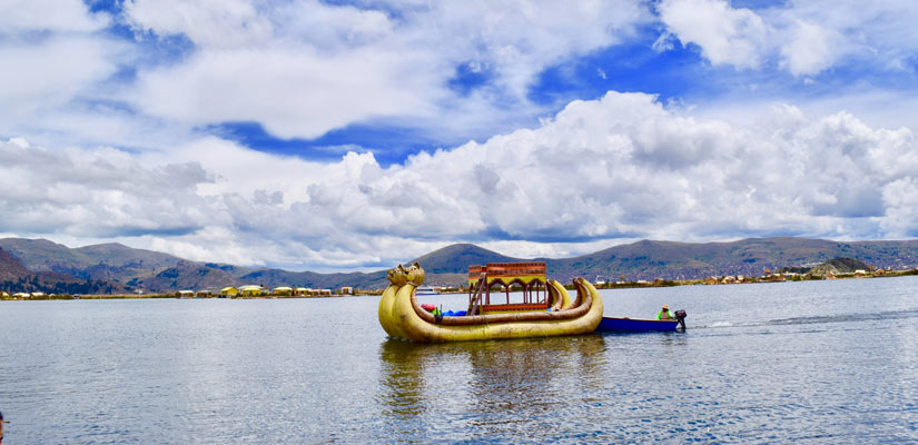 barca islas uros lago titicaca