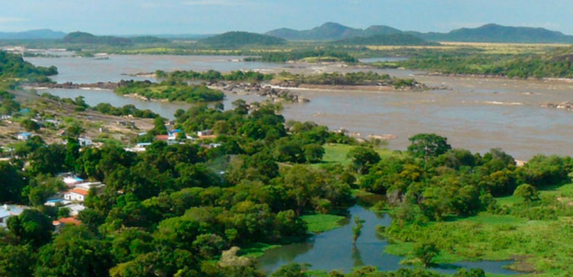 rutas fluviales rio orinoco con casas en venezuela