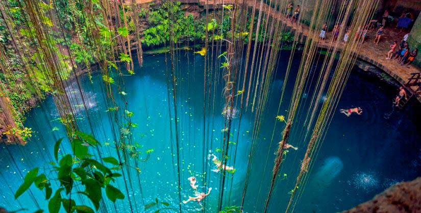Sacred cenote in Chichén Itzá