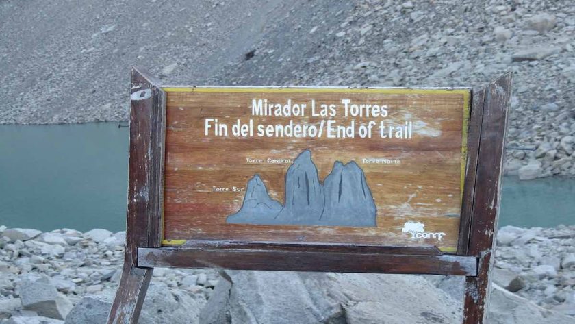 Cartel que señaliza las Torres del Paine