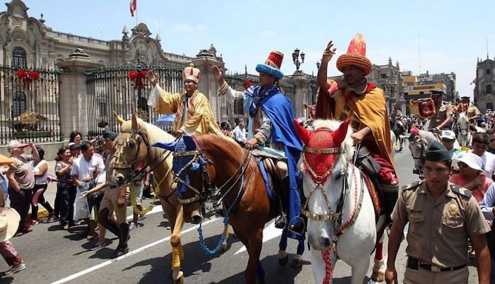 Los tres Reyes Magos en la Bajada de Reyes en Perú