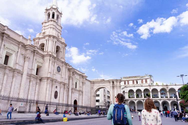 Catedral en la Plaza de Armas de Arequipa