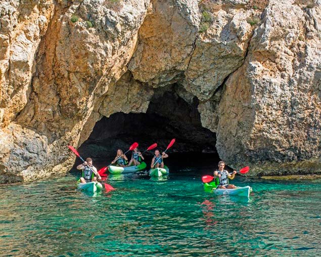 Paseo en kayak en cala de Mallorca