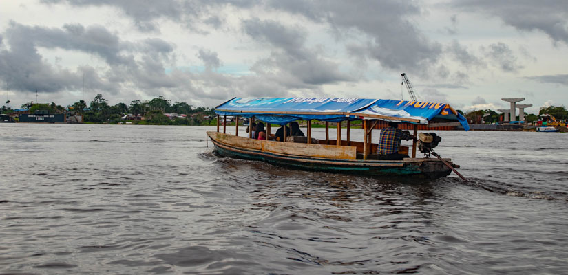 people in a boat in Iquitos