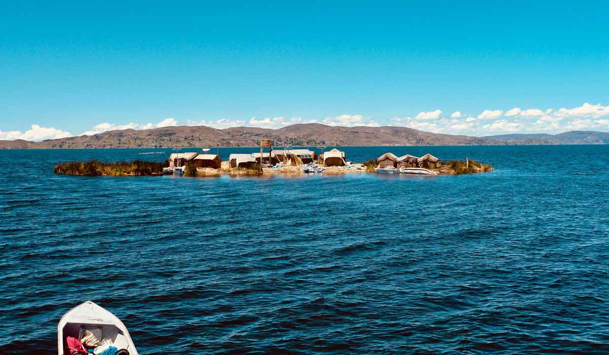 isla de totora en lago titicaca