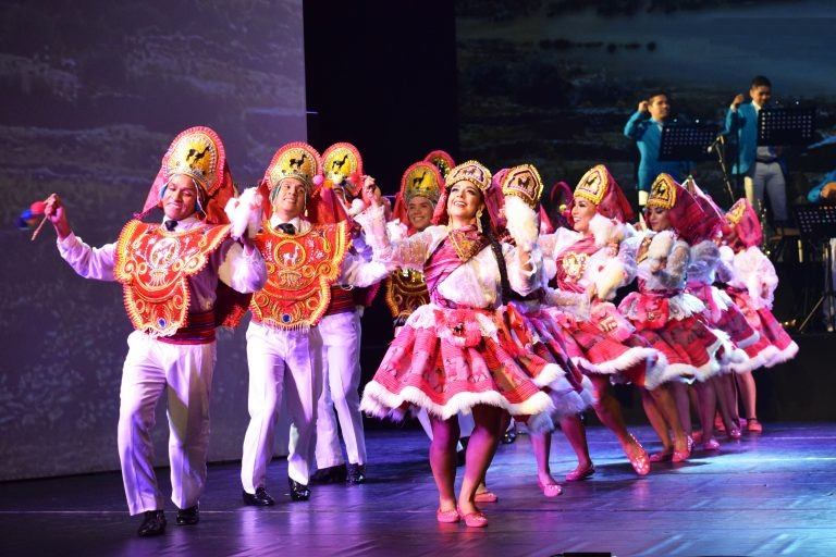 desfile de disfraces en el carnaval de Puno, Perú