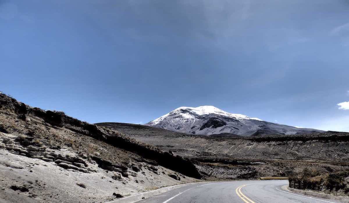 Carretera que conduce al volcán Chimborazo