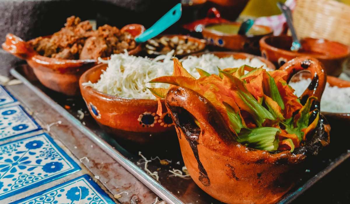 comida típica mexicana en platos