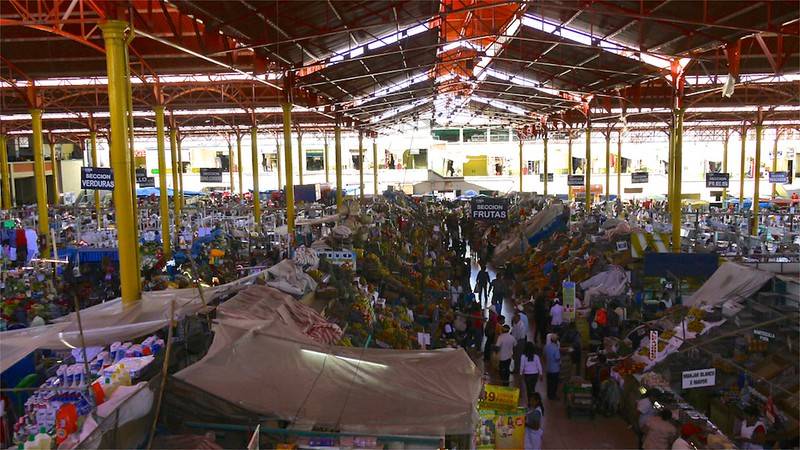 el mercado de San Camilo y sus puestos
