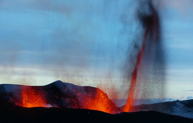 Eruoción volcan Eyjafjallajökull de Islandia