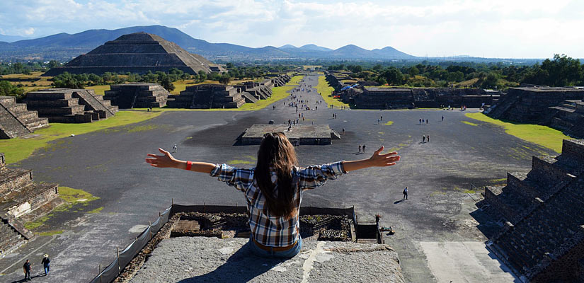 Tourist in a photo in Teotihuacan pyramid
