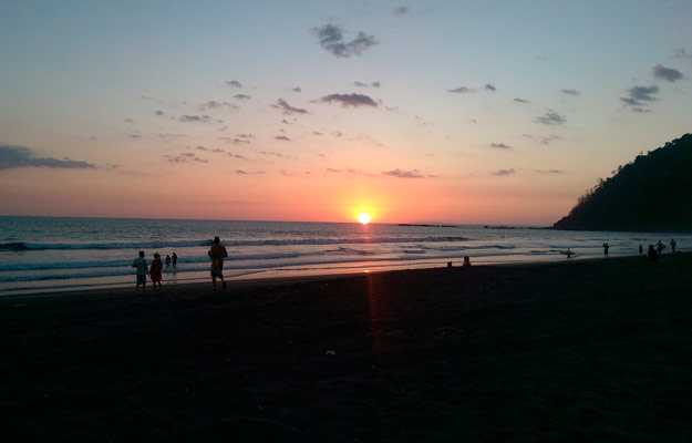 Atardecer playa Costa Rica