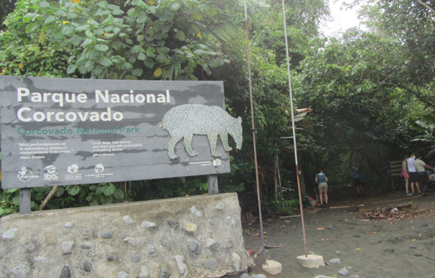 Entrada a la Reserva Nacional Corcovado