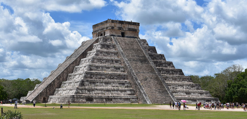 pyramide de chichen itza au mexique