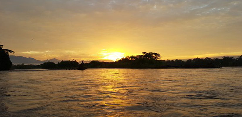 coucher de soleil sur la rivière beni