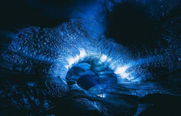 interior de la cueva de Katla