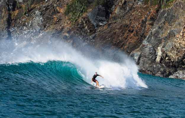 donde surfear en costa rica