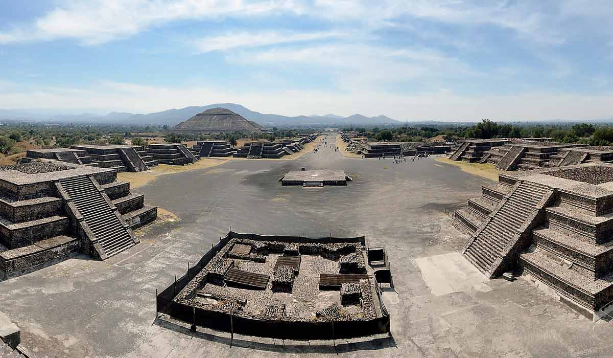 calzada de los muertos de teotihuacan
