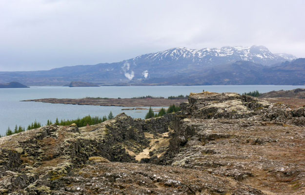 Vistas lago Thingvallavatn y volcán Hengill